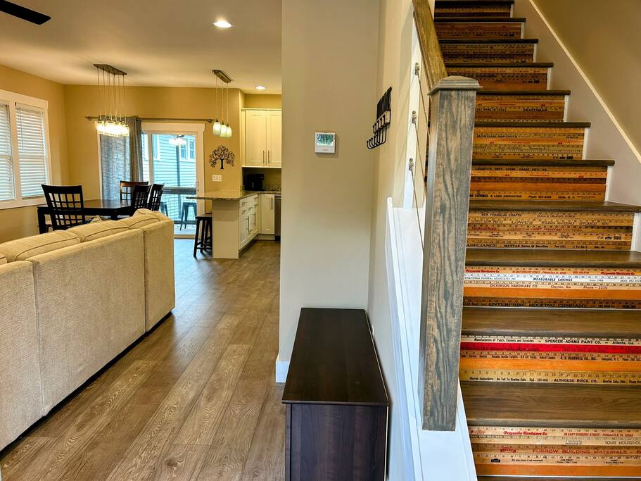 Downtown Gem • Walk Everywhere • Hot Tub •Bunkroom - 28713 Downtown Gem • Walk Everywhere • Hot Tub •Bunkroom - 28713