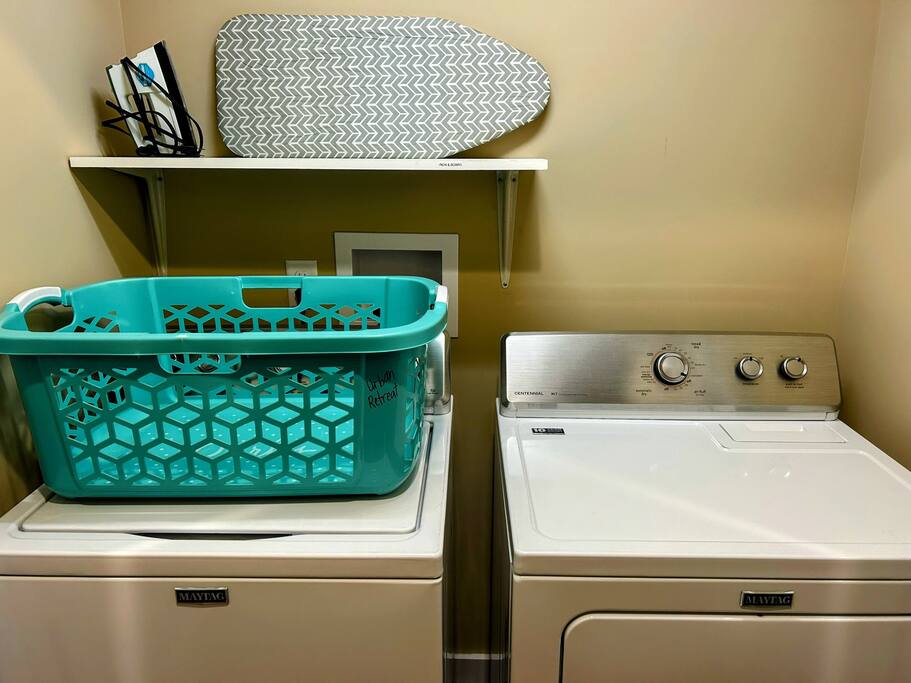 Downtown Gem • Walk Everywhere • Hot Tub •Bunkroom - 28713 Downtown Gem • Walk Everywhere • Hot Tub •Bunkroom - 28713