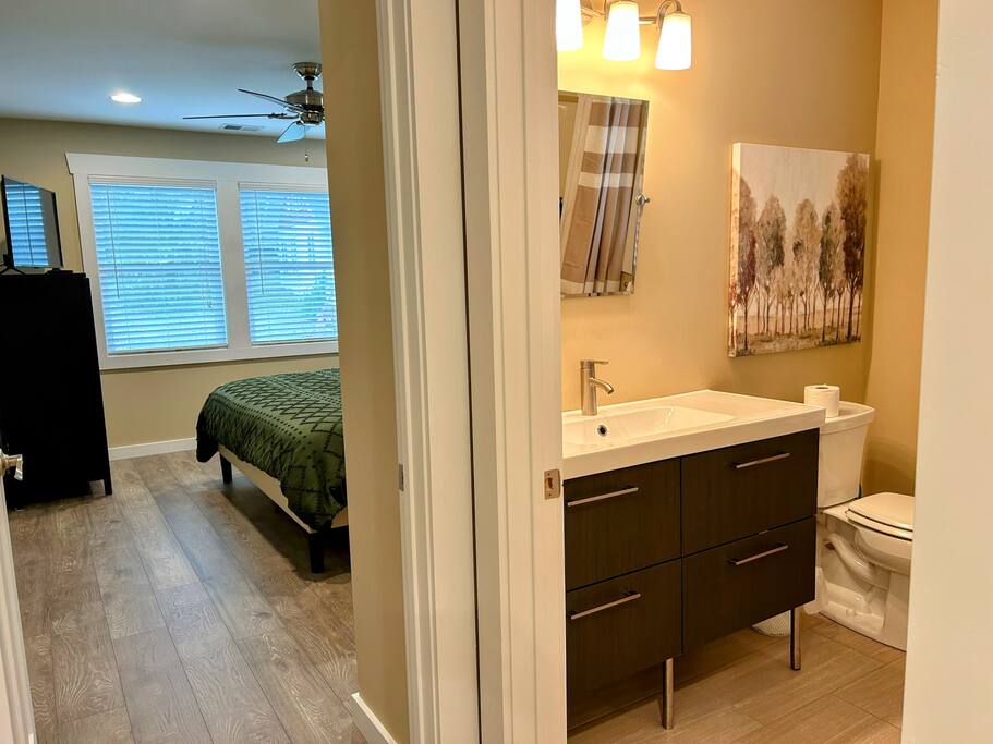 Downtown Gem • Walk Everywhere • Hot Tub •Bunkroom - 28713 Downtown Gem • Walk Everywhere • Hot Tub •Bunkroom - 28713