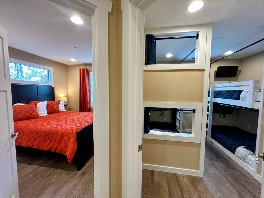Downtown Gem • Walk Everywhere • Hot Tub •Bunkroom - 28713 Downtown Gem • Walk Everywhere • Hot Tub •Bunkroom - 28713
