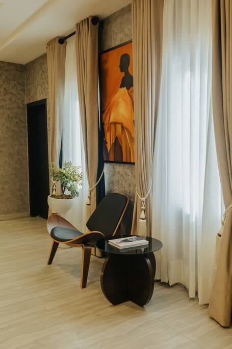 Step into a world of stylish modern elegance with an exterior crafted for exclusive luxury living.