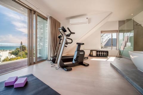 Argyle Villa with heated pool, gym & German TV