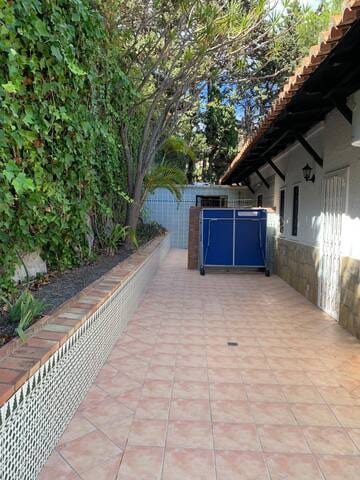 Space behind the house table tennis