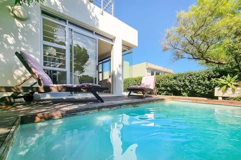 Pool, garden, BBQ, close to beach, battery back-up