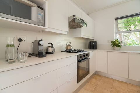 Pool, garden, BBQ, close to beach, battery back-up