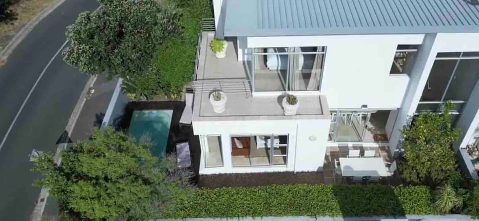 Pool, garden, BBQ, close to beach, battery back-up - Cape Town