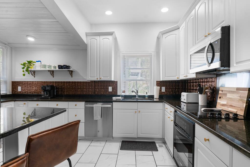 Fully equipped kitchen, stocked with all the essentials