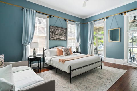 1st floor bedroom with king bed and twin daybed