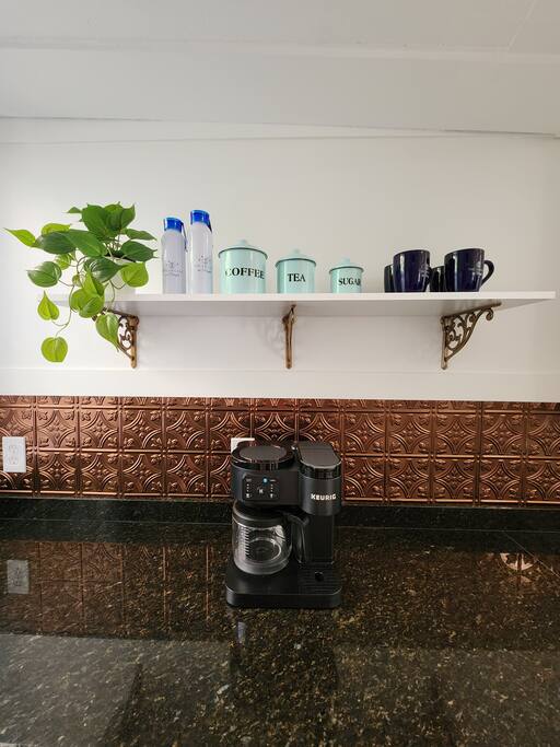 Keurig machine that makes both full pots and single serve cups.  