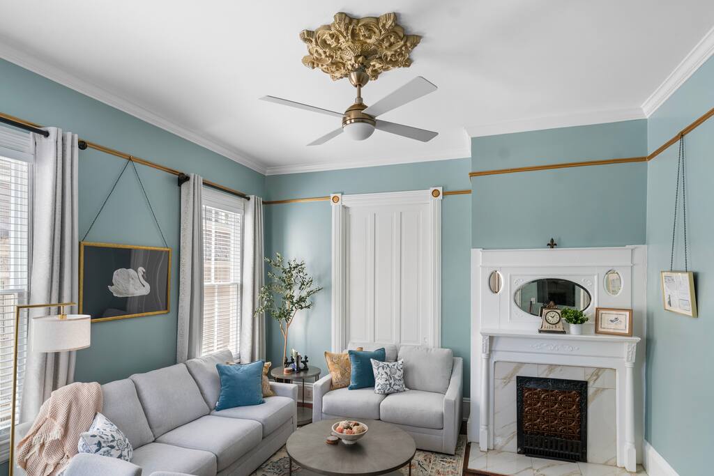 Beautiful & spacious living room to enjoy the company of your friends & family!  Lots of room to stretch out, enjoy a movie or board game.  