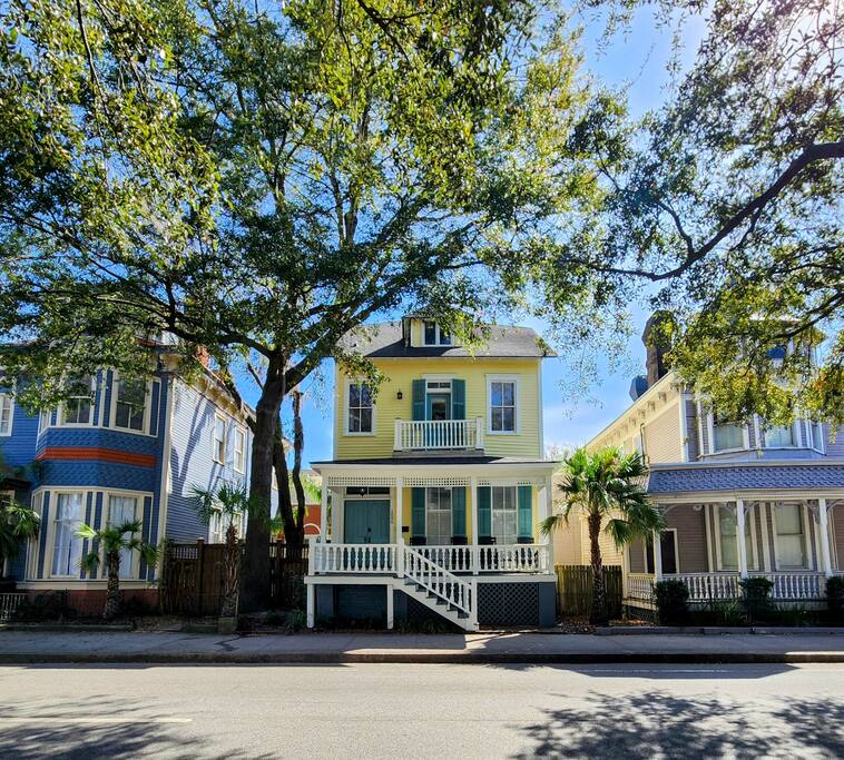 Come enjoy this southern gem right on Forstyh Park!