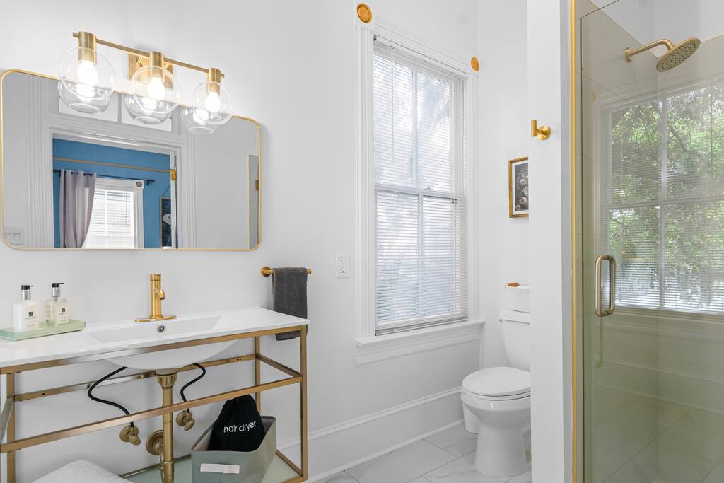 2nd floor en-suite bath