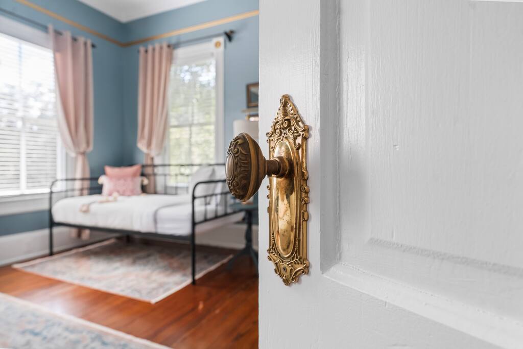 Entrance to 2nd floor bedroom