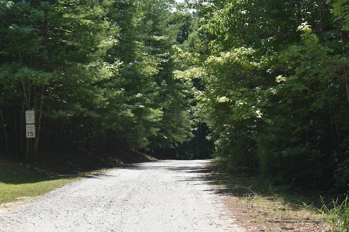 Cozy cabin, Fire Pit, BBQ Grill, Close to Helen - Sautee Nacoochee