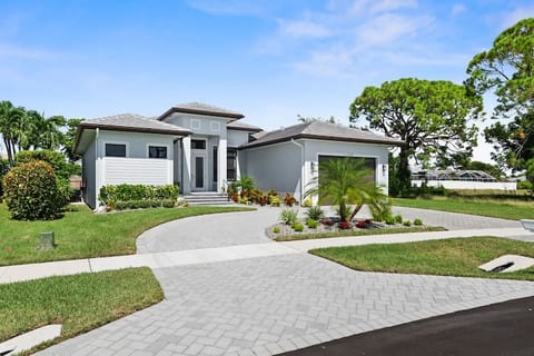 Luxurious retreat on Marco Island