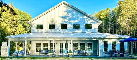 3600 sq ft - 5 bedroom - 3.5 bath bay front home