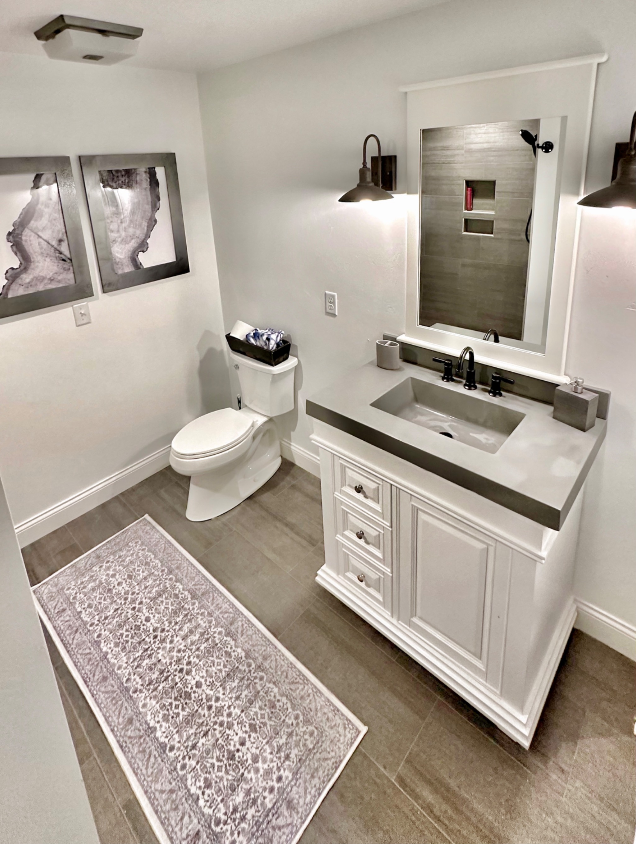 Second level hallway bath Second level hallway bath - New Bayfront Home In Northern Sturgeon Bay - Sturgeon Bay