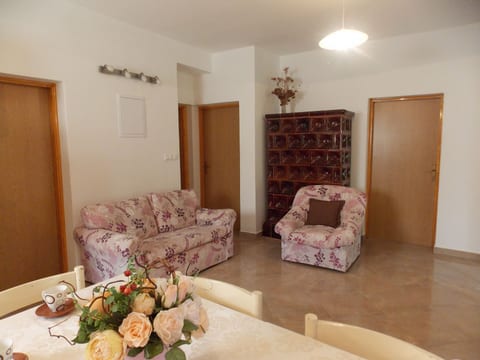 House Andro - Unit 373825-13