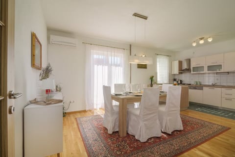 Apartment Vana - Unit 373827-13
