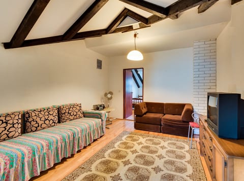 Apartments Land - Unit 373845-13