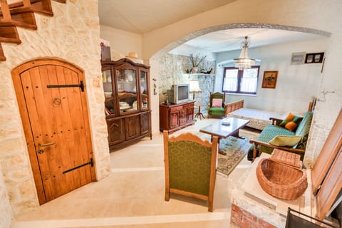 Apartments Land - Unit 373846-13