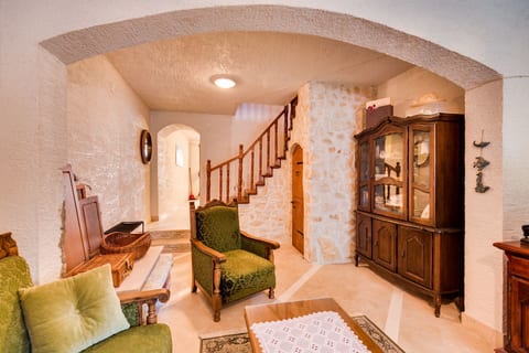 Apartments Land - Unit 373846-13