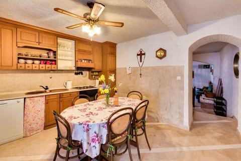 Apartments Land - Unit 373846-13