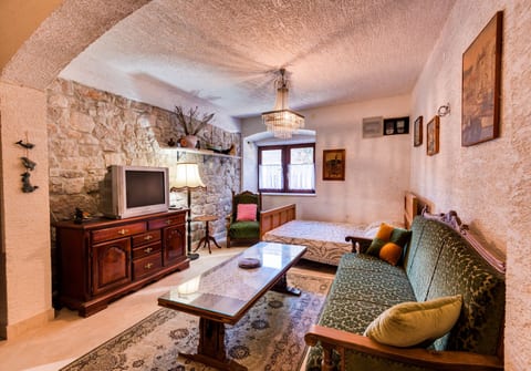 Apartments Land - Unit 373846-13