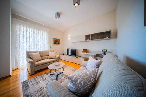 Apartments Tomo - Unit 373936-13