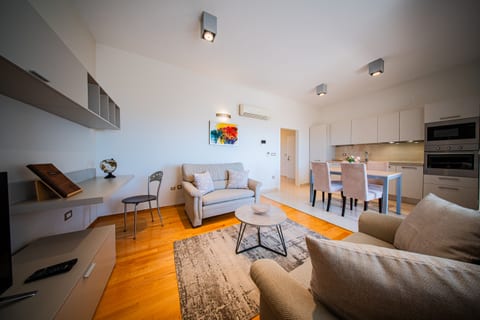 Apartments Tomo - Unit 373936-13