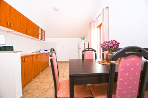Apartment Tina - Unit 373988-13