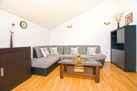 Apartment Tina - Unit 373988-13
