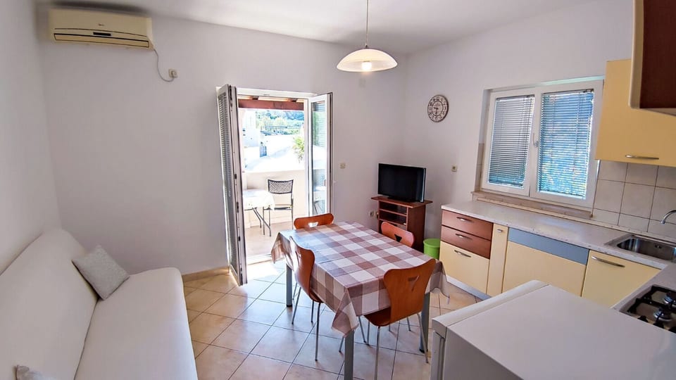 Apartment Leana - Unit 373997-13