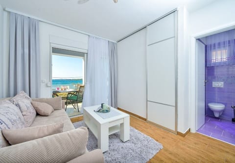 Apartments Sunny by the Sea - Unit 374065-13
