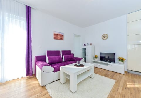 Apartments Sunny by the Sea - Unit 374066-13