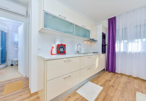 Apartments Sunny by the Sea - Unit 374066-13