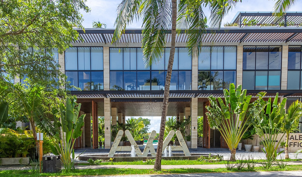 Playacar Luxury Condo | Pools, Gym, Walk to Beach image 16