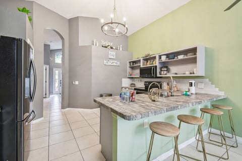 A Magical Villa Getaway-20 Min from Disney World!