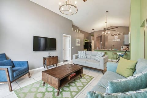 A Magical Villa Getaway-20 Min from Disney World!