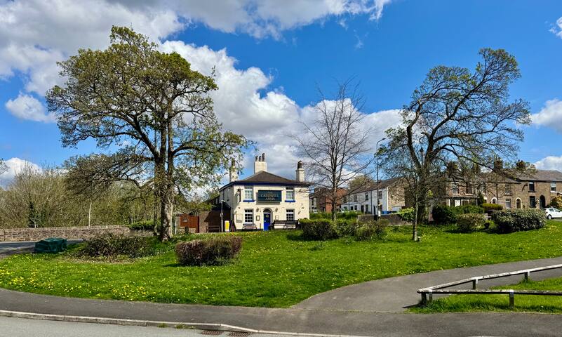 Ivy House Guest Accommodation - Heath Charnock