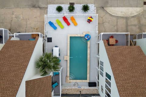 Private Heated Pool | 24 Guests | 2 Min to BEACH |