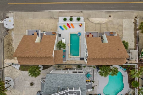 Private Heated Pool | 24 Guests | 2 Min to BEACH |
