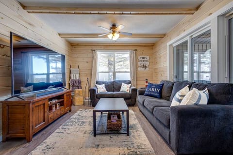 Water Front with Indoor Hot Tub & Sauna