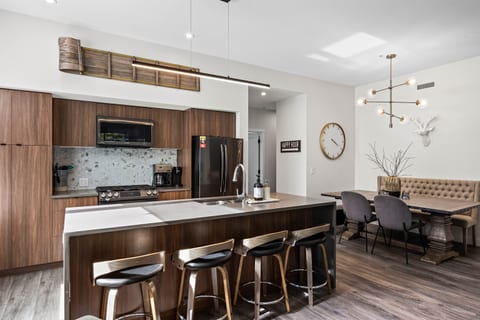 New contemporary kitchen