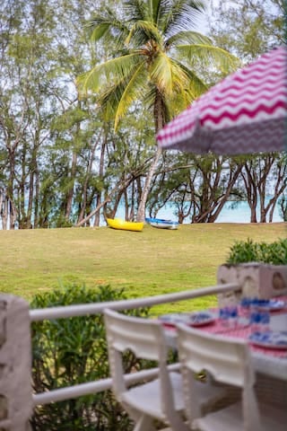 Private Beachfront 4BR w/ Kayaks - 10min to Town