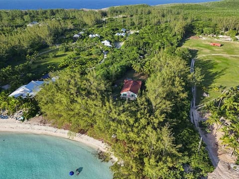 Private Beachfront 4BR w/ Kayaks - 10min to Town
