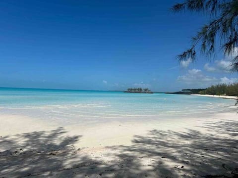Private Beachfront 4BR w/ Kayaks - 10min to Town