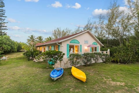 Private Beachfront 4BR w/ Kayaks - 10min to Town