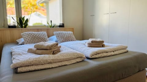 Entire cozy house with parking,sauna,patio,nature
