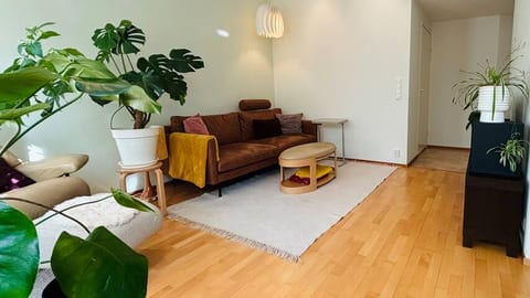 Entire cozy house with parking,sauna,patio,nature